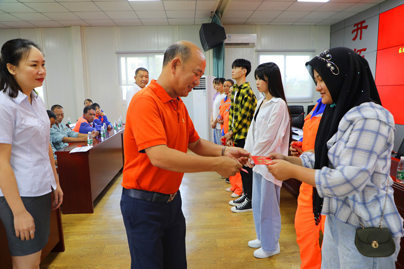 “金秋助學(xué)，圓夢(mèng)明佳！”明佳集團(tuán)黨支部及工會(huì)組織開(kāi)展愛(ài)心助學(xué)活動(dòng)！